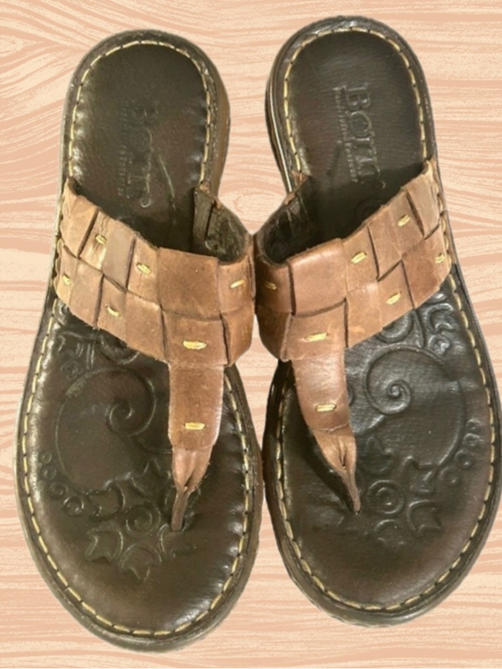 Cute! BORN Brown Leather Slip On Thong Sandals Women’s Size 7/38